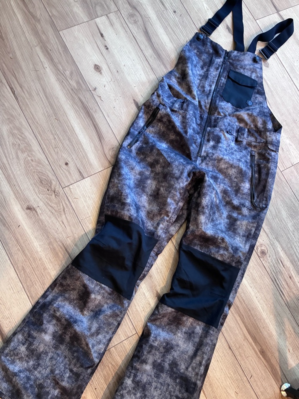 Volcom bib snowpants